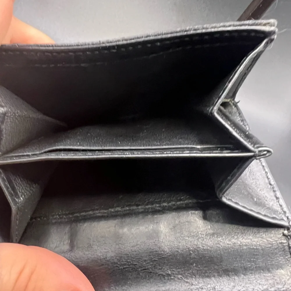 Gucci Black GG Canvas
Piston Lock Compact Wallet. - Picture 8 of 8